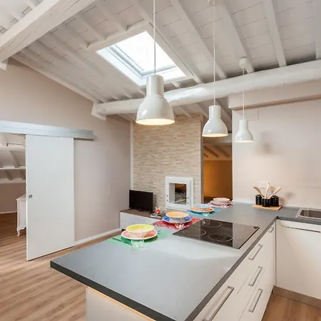 Raffaello Charming Near Duomo Square *